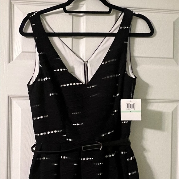 Donna Morgan Dresses & Skirts - New Donna Morgan Size 8 Black and White Dress with a belt